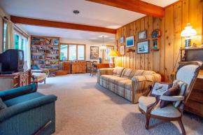Smith Family Cottages- Lake House